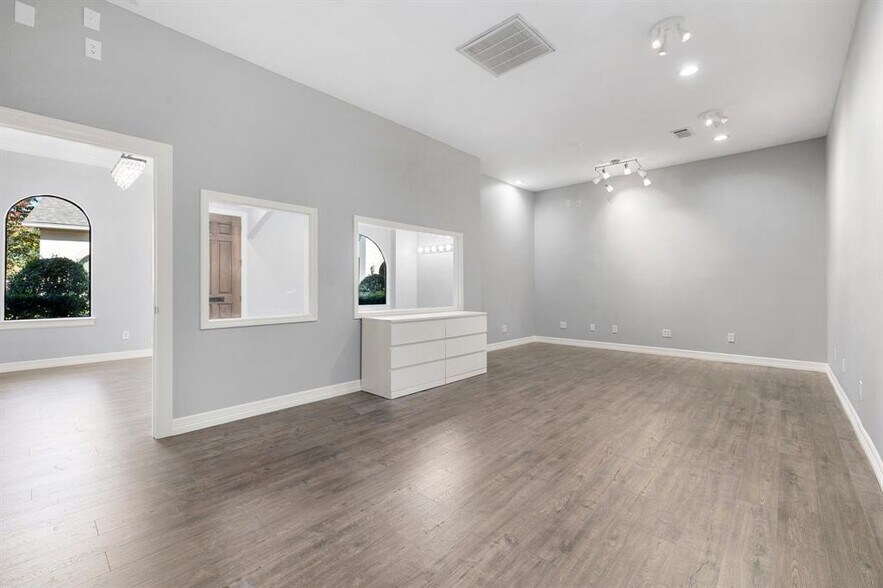 More Photos Of 12832 Willow Centre Dr, Houston Office Residential For Sale