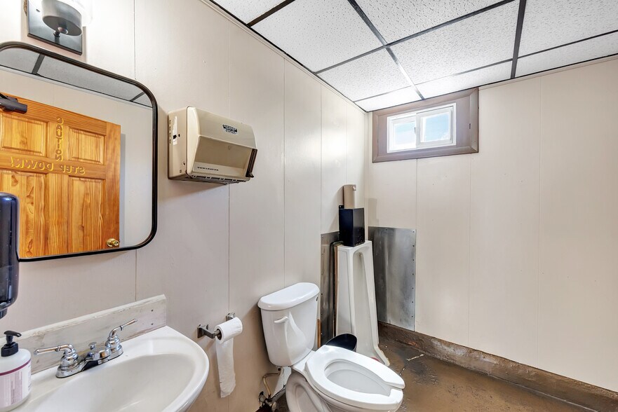 More Photos Of 621 Bissell St, White Lake Restaurant For Sale