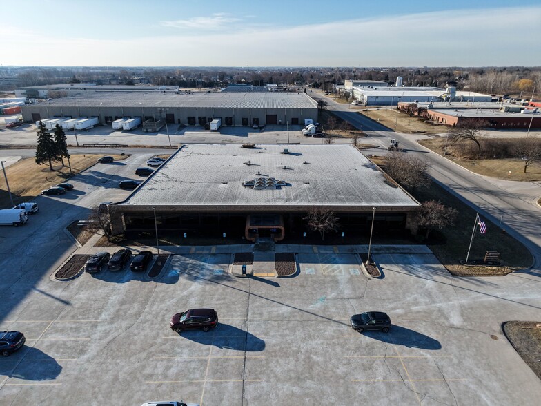 More Photos Of 7630 S 10th St, Oak Creek Office For Sale