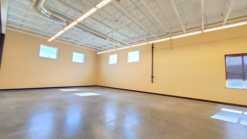 More Photos Of 3875 N Schreiber Way, Coeur d'Alene Warehouse For Sale