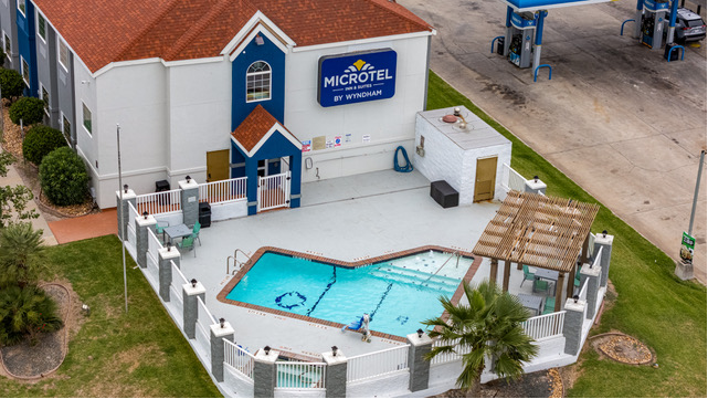 More Photos Of 355 E Goodnight Ave, Aransas Pass Hotel For Sale