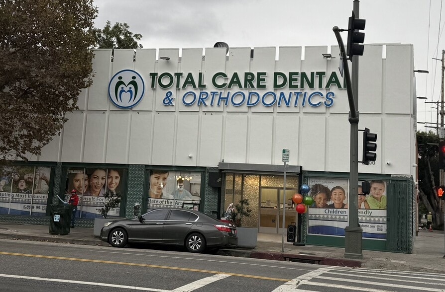 Primary Photo Of 2700 N Broadway, Los Angeles Freestanding For Lease