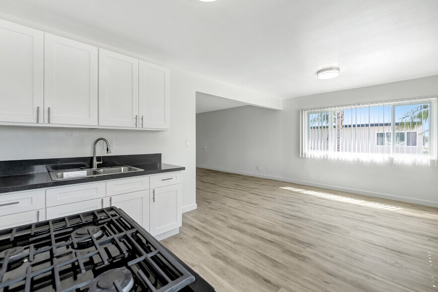 More Photos Of 1413-1421 S Standard Ave, Santa Ana Apartments For Sale