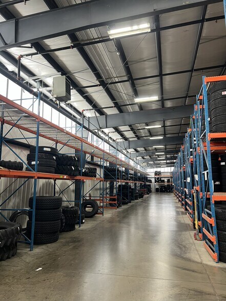 More Photos Of 880 Acorn Dr, Harrisonburg Distribution For Lease