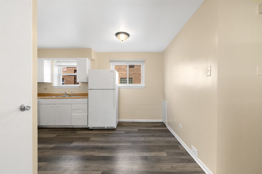 More Photos Of 3631 147th St, Midlothian Apartments For Sale