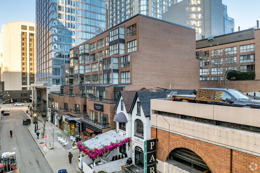 Primary Photo Of 162-164 Cumberland St, Toronto Apartments For Lease