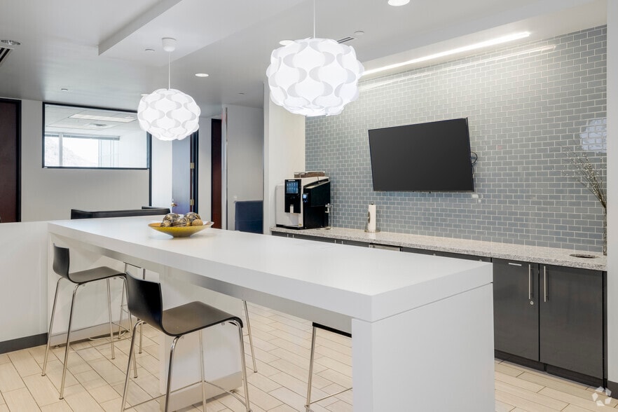 More Photos Of 2415 E Camelback Rd, Phoenix Coworking Space