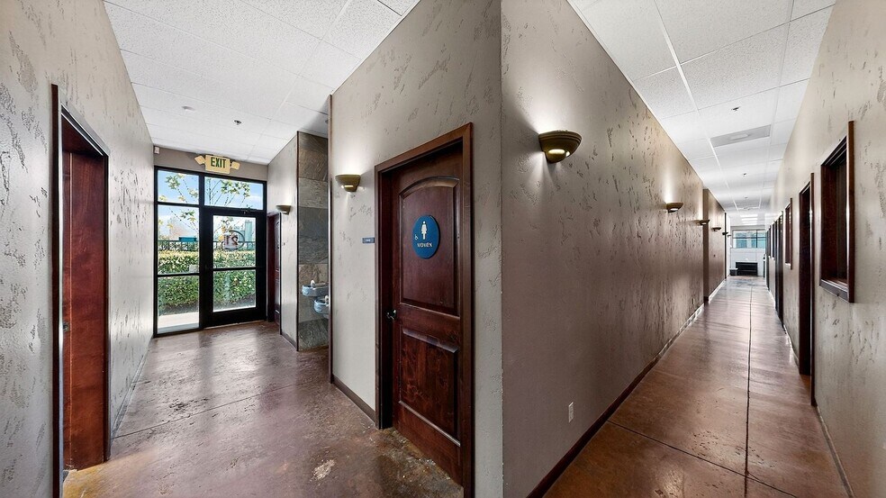 More Photos Of 1510 W Kettleman Ln, Lodi Office For Sale