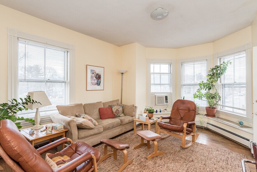 More Photos Of 173 Mount Auburn St, Watertown Medical For Sale