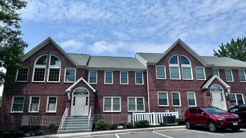 More Photos Of 9668-9683 Main St, Fairfax Medical For Lease