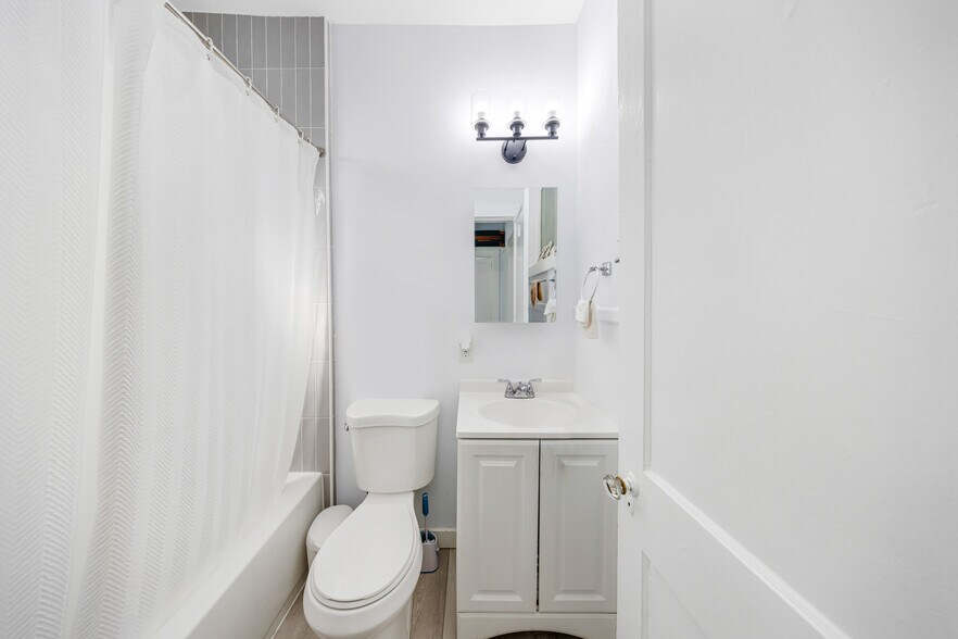 More Photos Of 1610 Salzedo St, Coral Gables Apartments For Sale