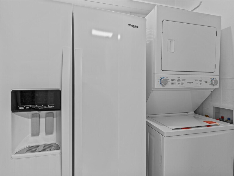 More Photos Of 302 W College St, Enterprise Flex For Sale