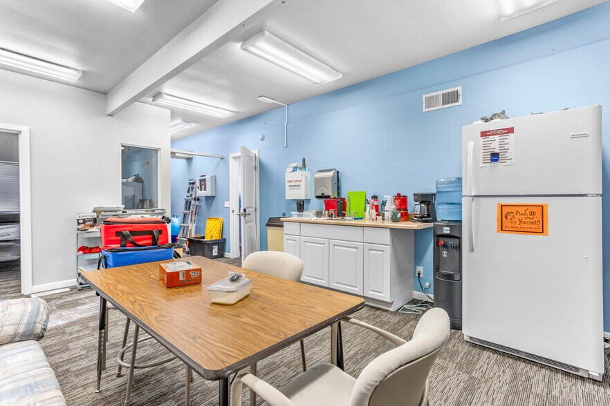 More Photos Of 611 W Columbia St, Pasco Office For Sale