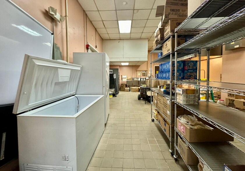 More Photos Of 118 E Court St, Paris Hotel For Sale