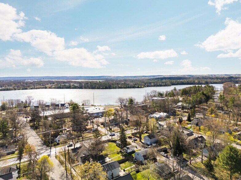 More Photos Of 1323 Cass St, Traverse City Flex For Sale