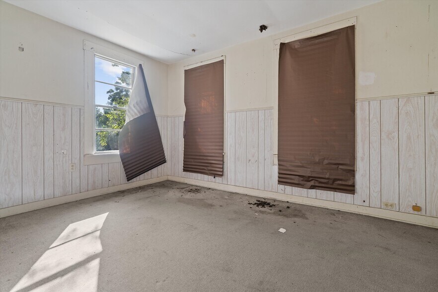 More Photos Of 1403 Crockett St, Lufkin Office Residential For Sale