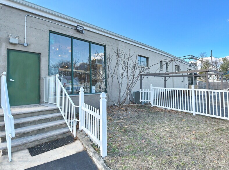 More Photos Of 1035 US Highway 9, Howell Storefront Retail Office For Lease