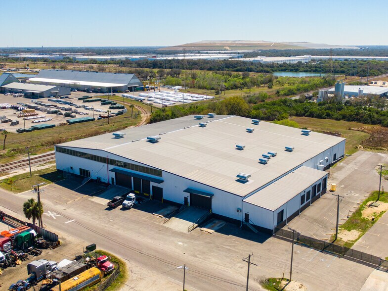 More Photos Of 5115 Hartford St, Tampa Manufacturing For Sale