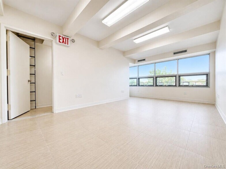 More Photos Of 61-12 220th St, Oakland Gardens Storefront Retail Office For Lease