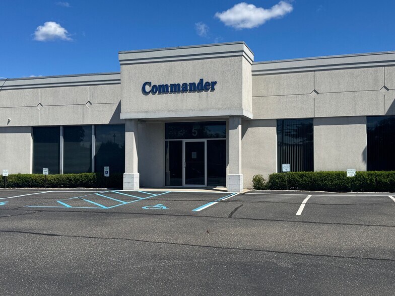 More Photos Of 3-5 Fairchild Ct, Plainview Warehouse For Lease