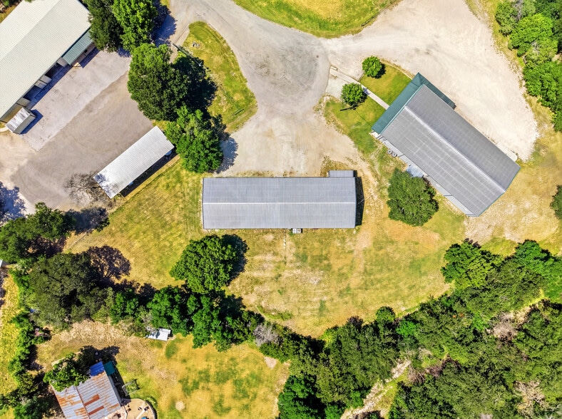More Photos Of 117 Business Dr W, Kerrville Warehouse For Sale