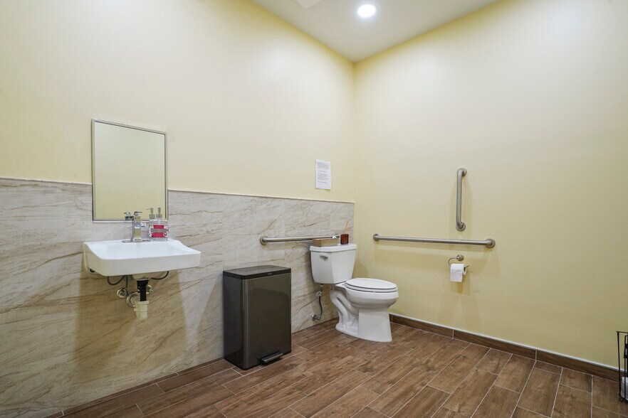 More Photos Of 283 N Broad St, Elizabeth Freestanding For Lease