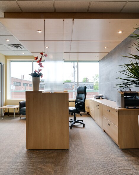More Photos Of 2250-2300 Av Bennett, Montréal Office For Lease