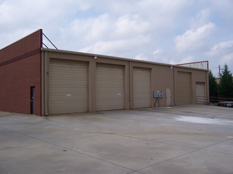 More Photos Of 5078 Bristol Industrial Way, Buford Warehouse For Lease