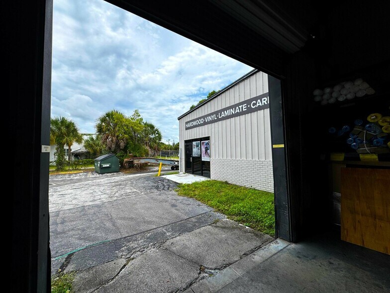 More Photos Of 2214 N Washington Blvd, Sarasota Warehouse For Lease