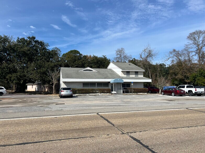 More Photos Of 901 New Warrington Rd, Pensacola Medical For Sale