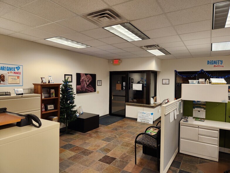 More Photos Of 1020 James Dr, Hartland Light Manufacturing For Lease