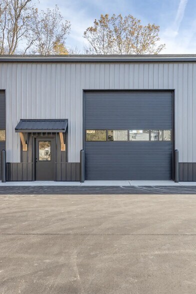 More Photos Of 1709 Dewent St, Jenison Light Manufacturing For Lease