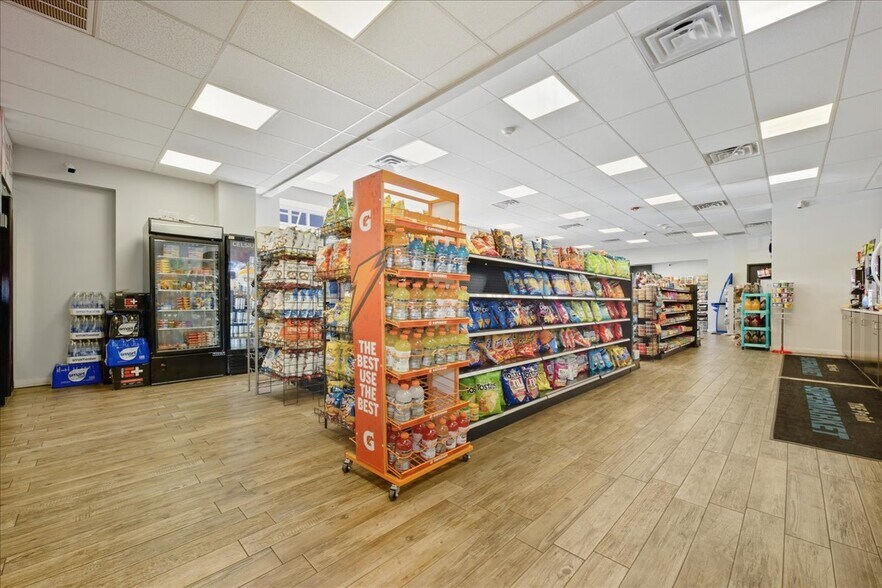 More Photos Of 12 Lido Blvd, Point Lookout Service Station For Sale