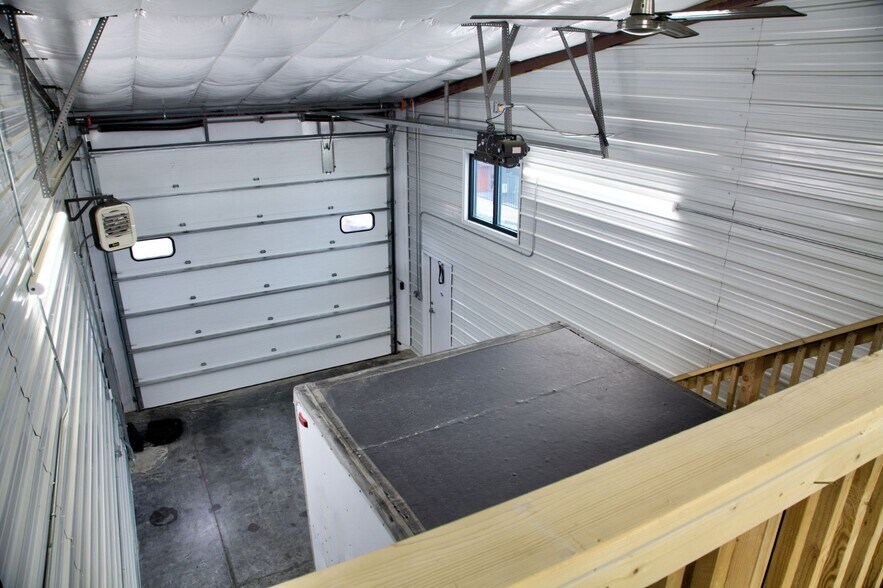 More Photos Of 560-580 Ames St, Lakewood Industrial For Sale