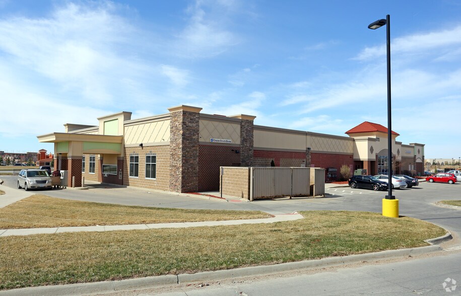 More Photos Of 6630 Mills Civic Pky, West Des Moines Unknown For Lease
