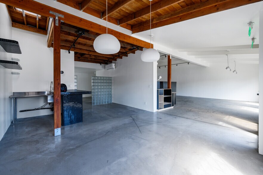 More Photos Of 2426 Lincoln Blvd, Venice Loft Creative Space For Sale