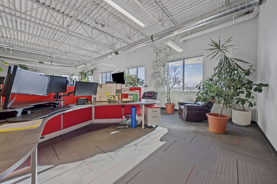More Photos Of 6333 Dry Creek Pky, Niwot Manufacturing For Lease