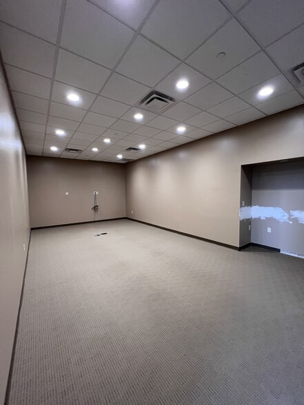 More Photos Of 10330 N Meridian St, Indianapolis Medical For Lease