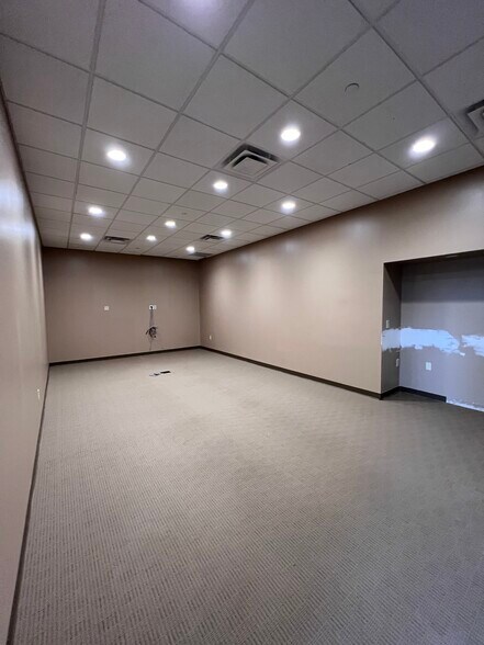 More Photos Of 10330 N Meridian St, Indianapolis Medical For Lease