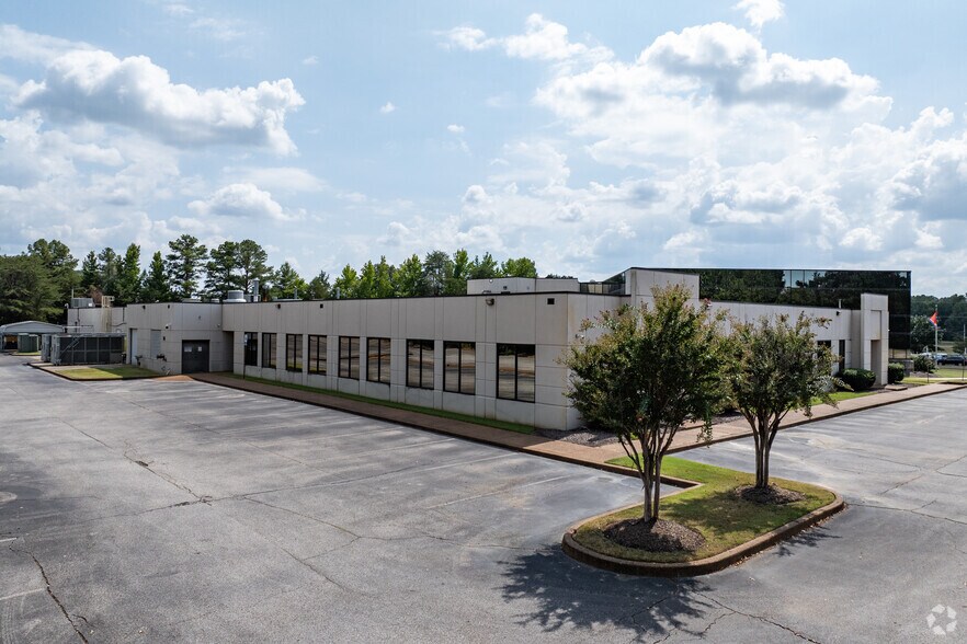 More Photos Of 5640 Airline Rd, Arlington Office For Sale
