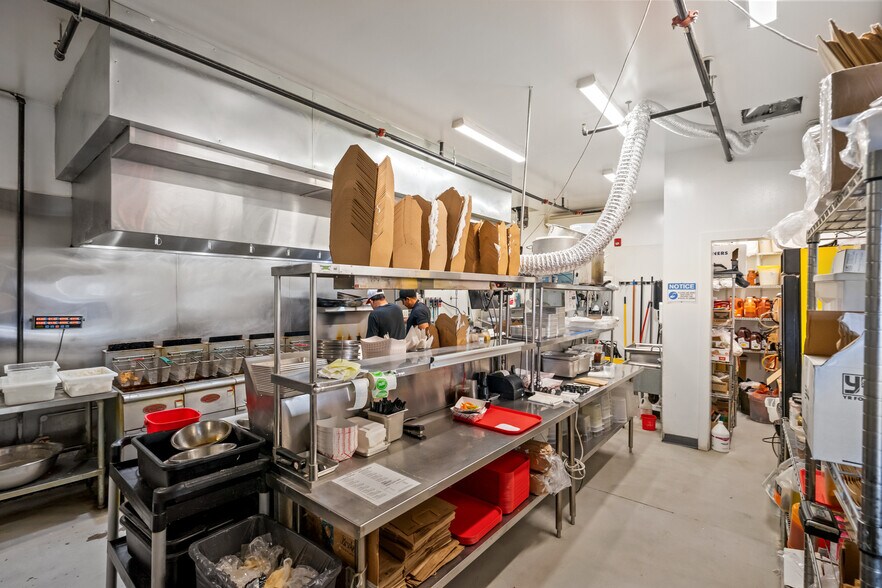 More Photos Of 2425 25th St SE, Salem General Retail For Sale