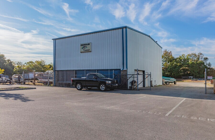 More Photos Of 9201 Blue Lick Rd, Louisville Warehouse For Sale