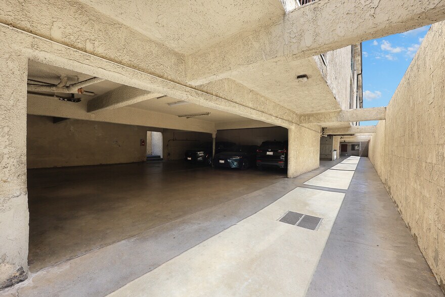 More Photos Of 332 Riverdale Dr, Glendale Apartments For Sale