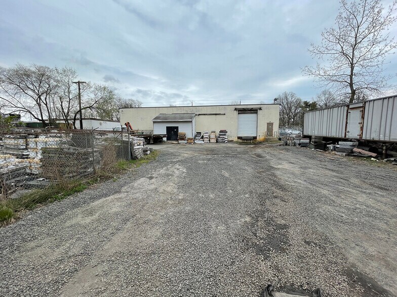 More Photos Of 985 E Linden Ave, Linden Warehouse For Lease