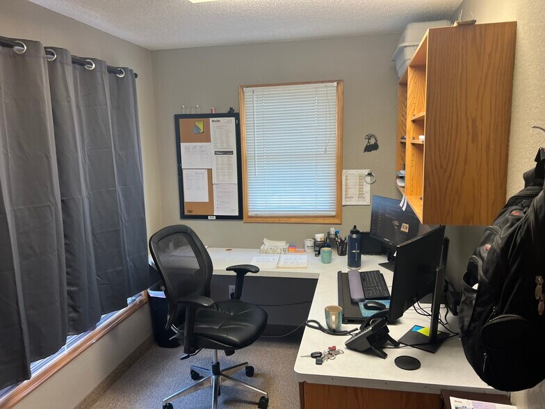 More Photos Of 3095 NW 162nd Ln, Andover Warehouse For Sale