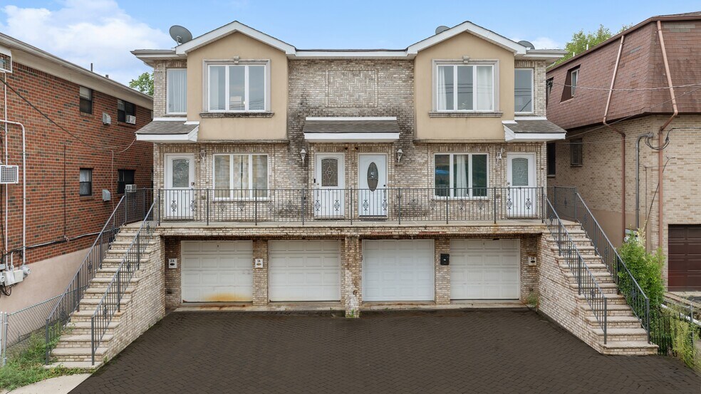 Primary Photo Of 480 Walker St, Fairview Apartments For Sale