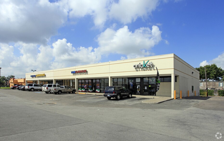 More Photos Of 5900-5990 Renwick Dr, Houston Unknown For Lease