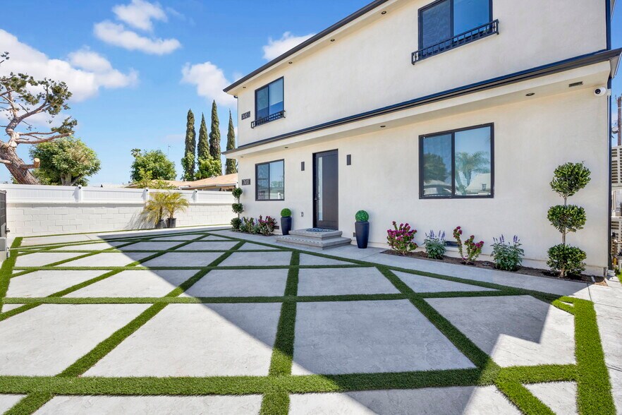 More Photos Of 7410 Denny Ave, Sun Valley Healthcare For Sale