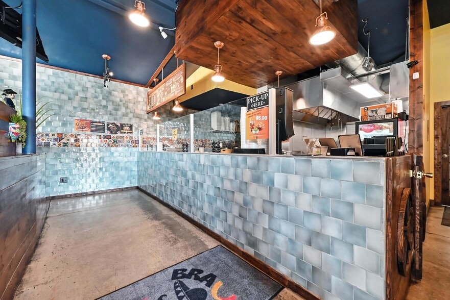 More Photos Of 801 W Washington St, Petersburg Storefront Retail Residential For Sale