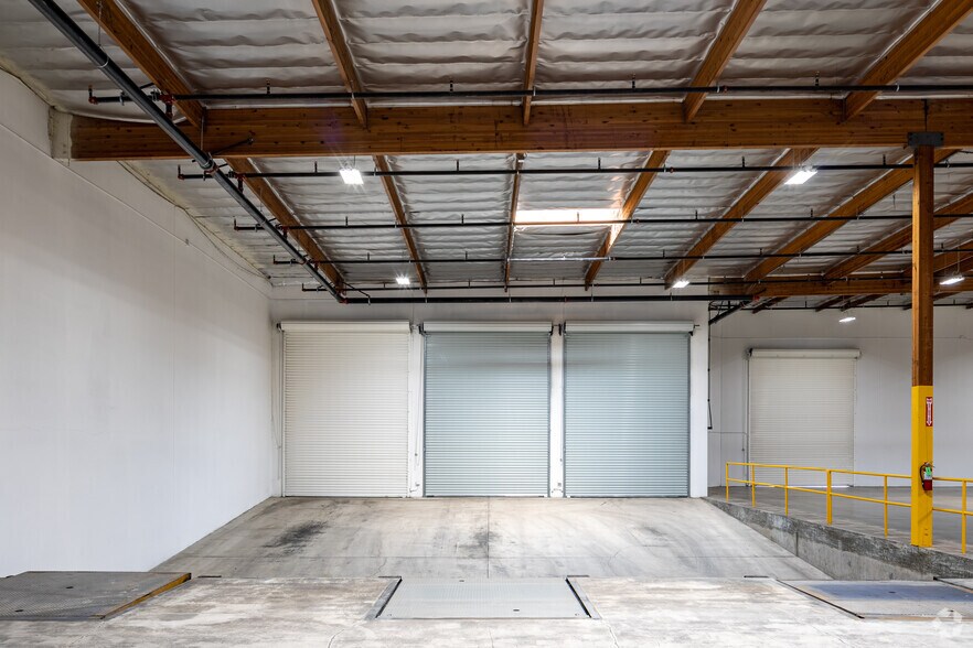 More Photos Of 1210-1230 N Red Gum St, Anaheim Warehouse For Lease